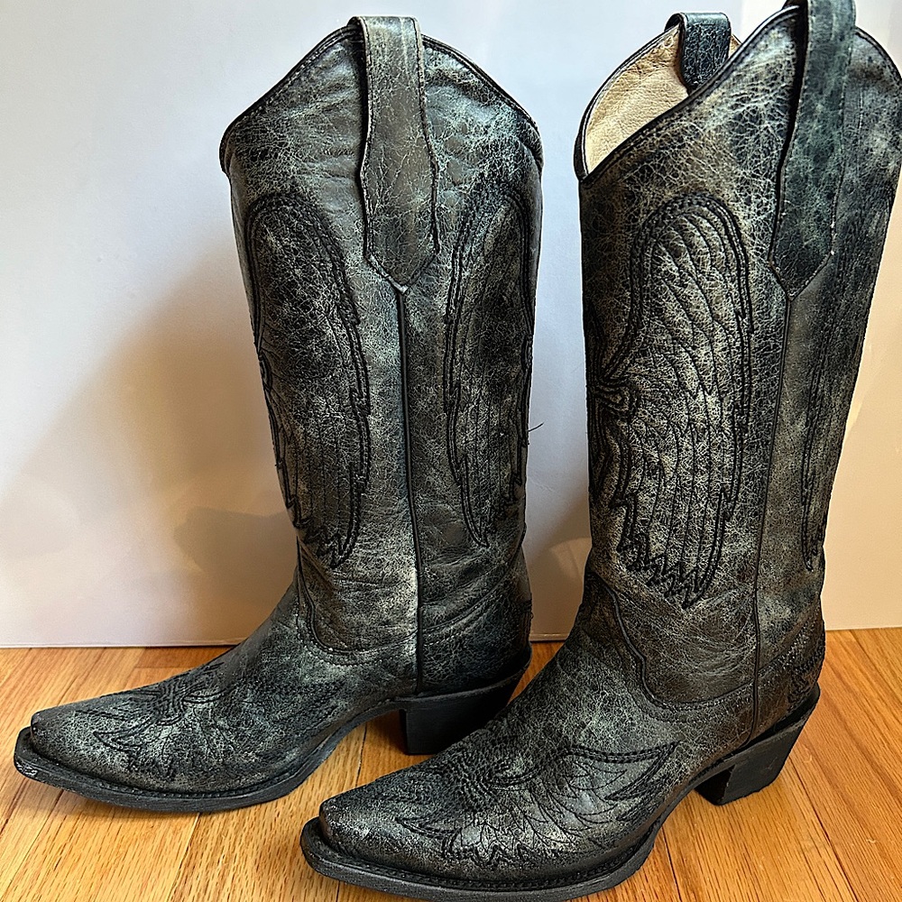 Circle G Distressed Black Wing and Cross Cowboy Boots - Size 7